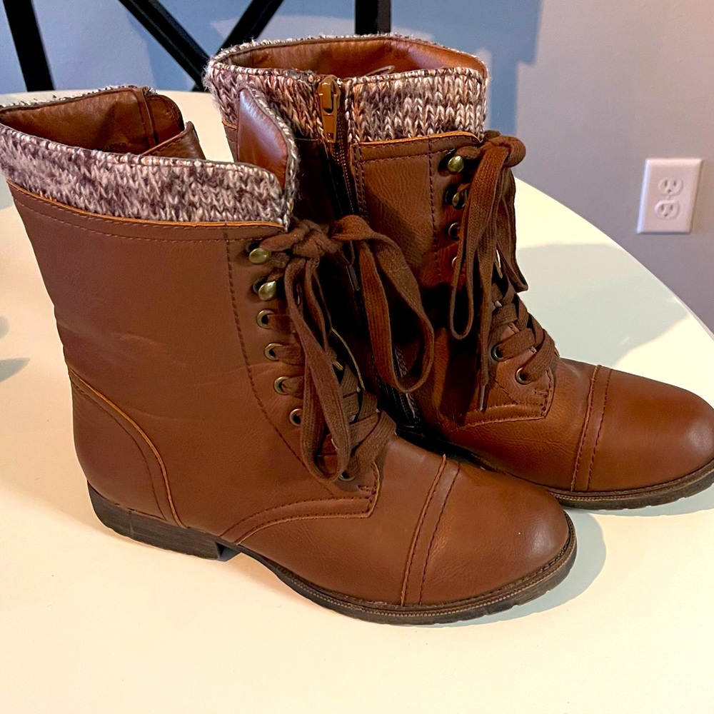 Women’s brown boots